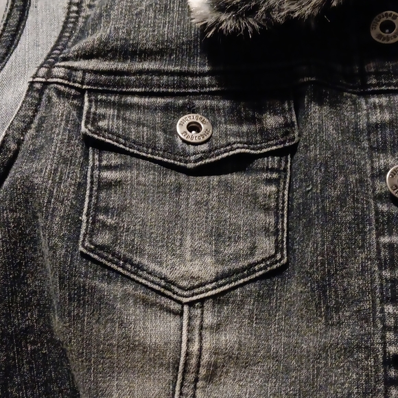 Faux fur collar jean vest - Picture 3 of 3